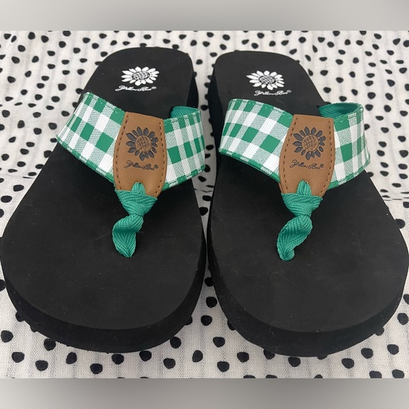 Yellow Box Green & White Plaid Fromy Flip-Flops Size 11 - Picture 4 of 7